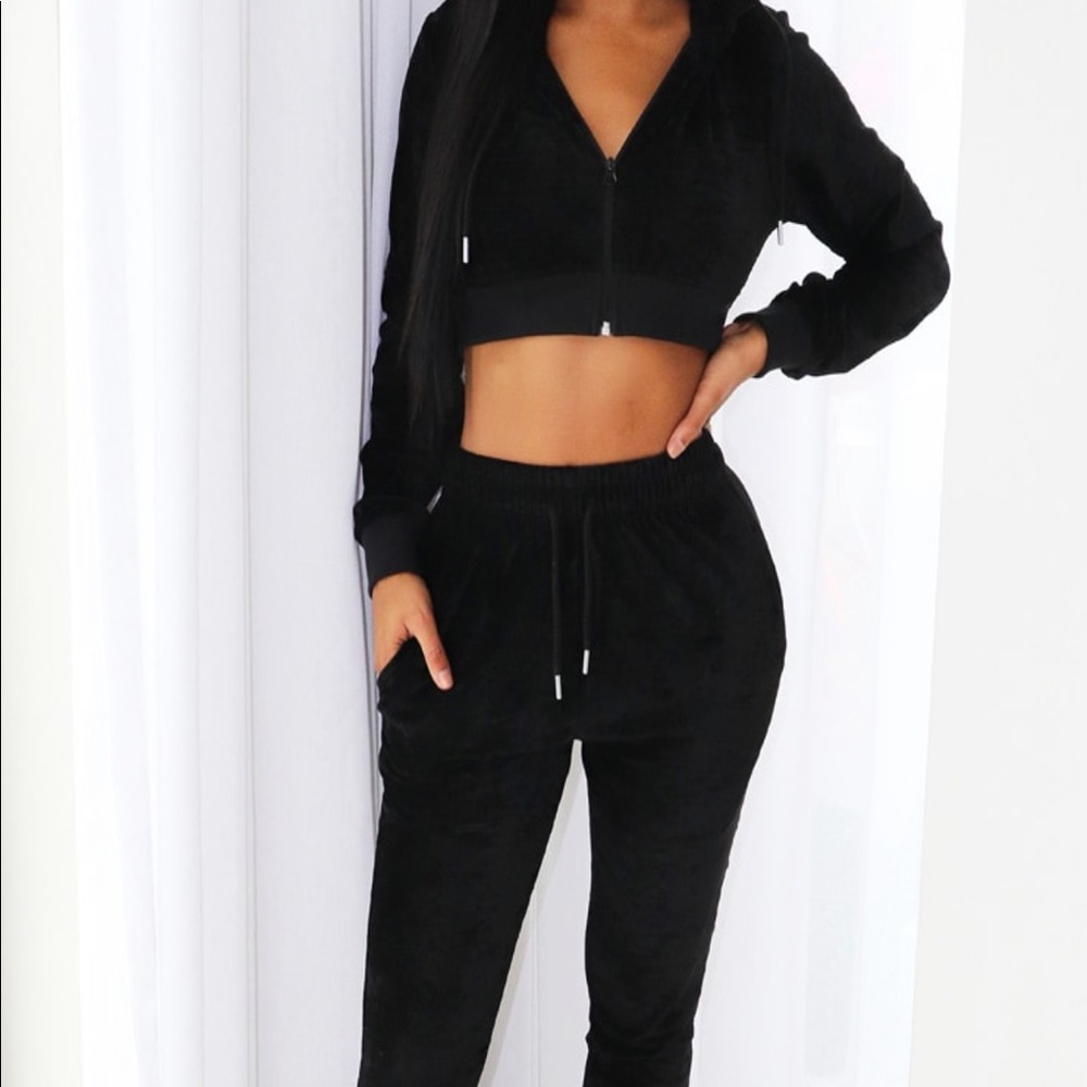 PRETTYLITTLETHING VELOUR SWEAT SET